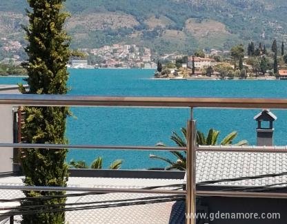 Apartman egy h&aacute;zban, saj&aacute;t stranddal, Magán szállás a községben Kra&scaron;ići, Montenegr&oacute; - pogled (2)